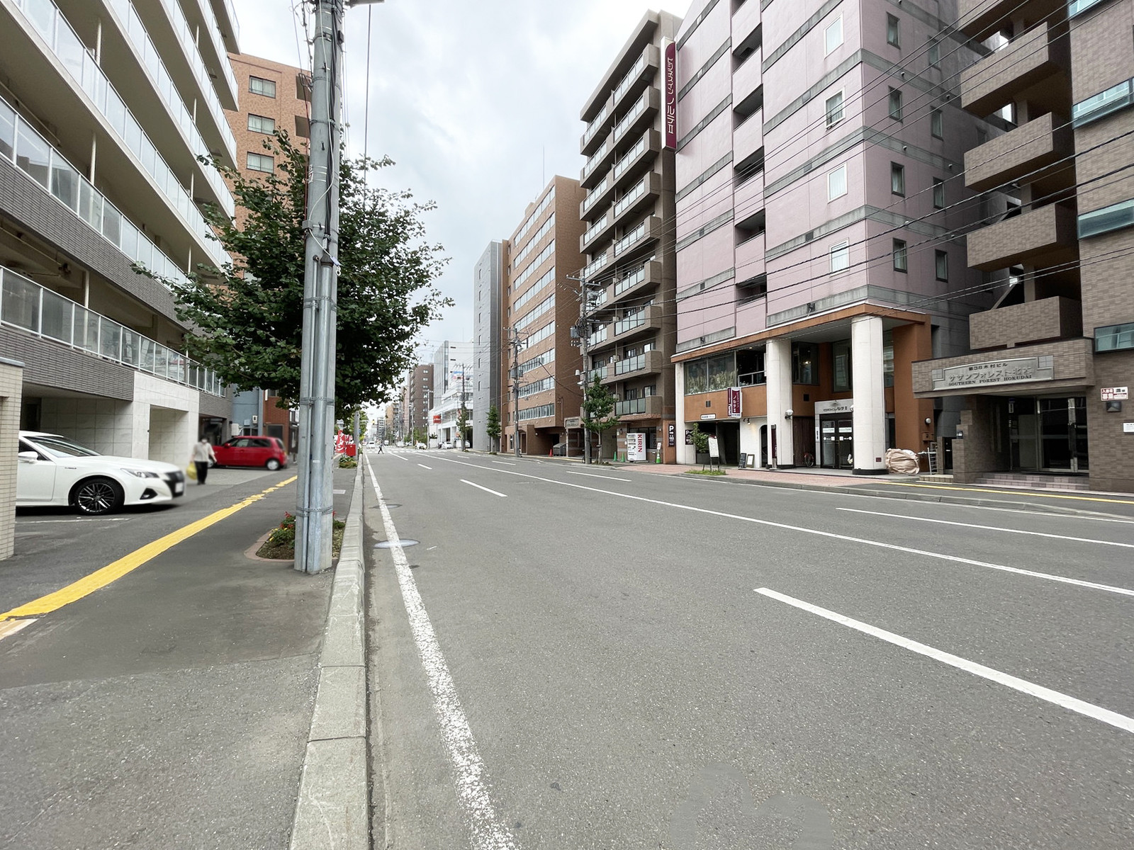 NW SQUARE前面の通り