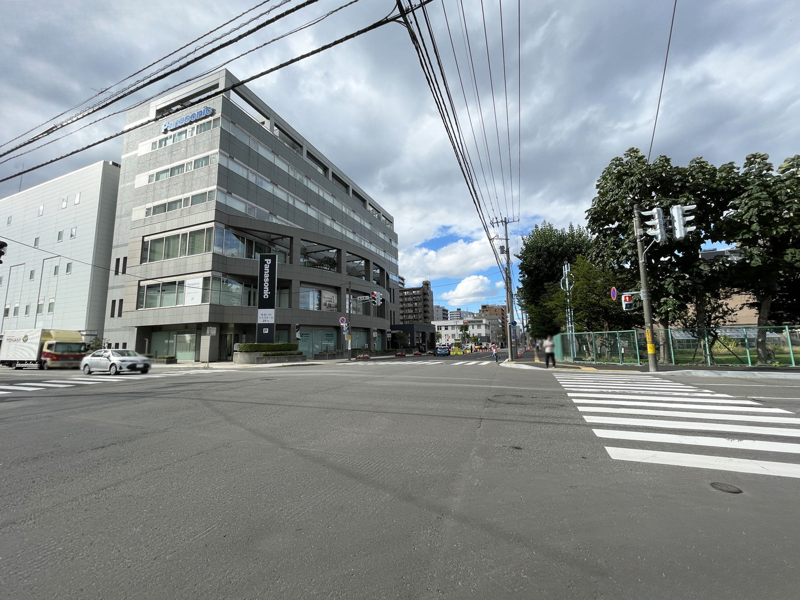 T-PLUS札幌前面の通り