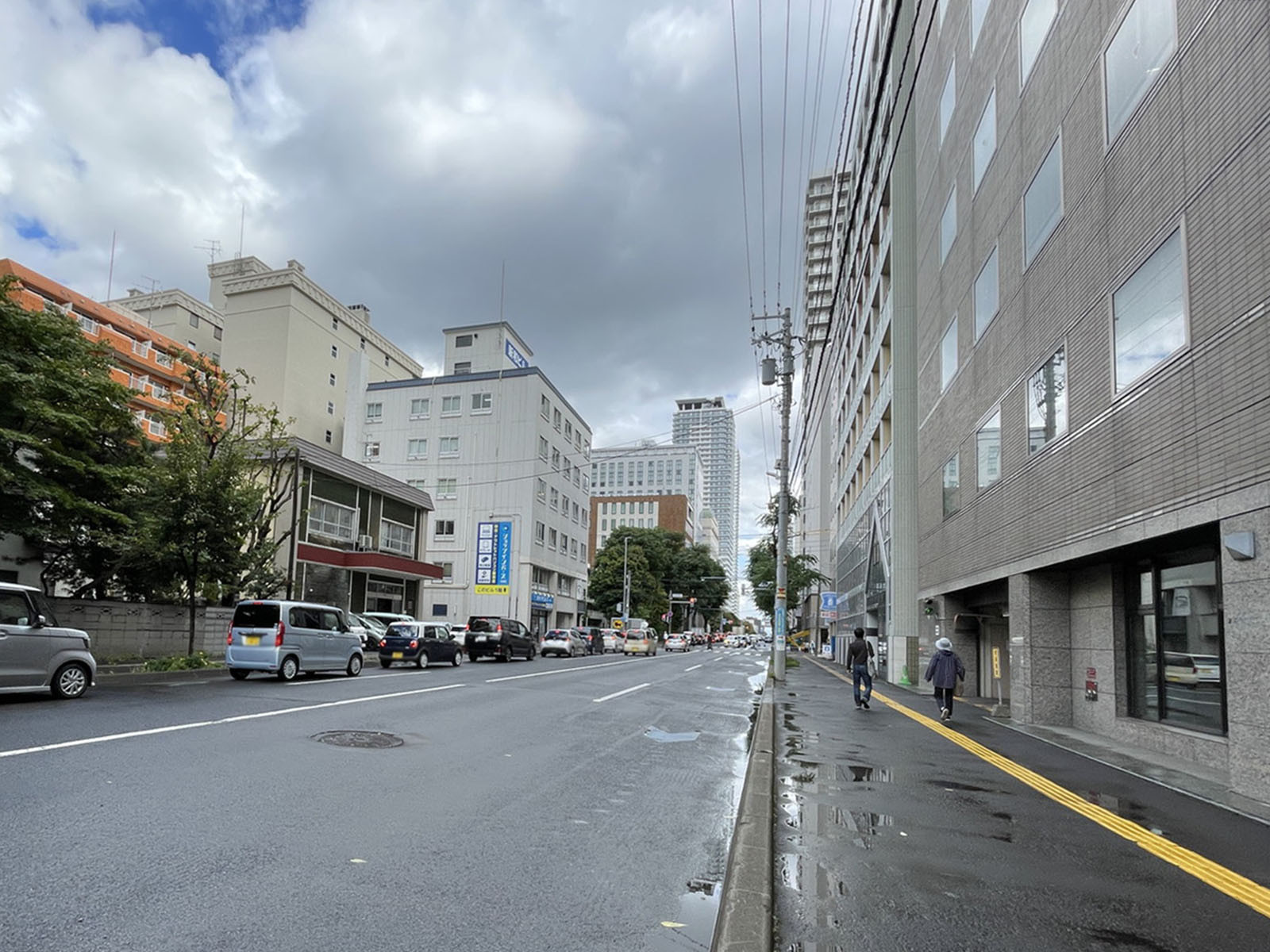 SKビル前面の北8条通