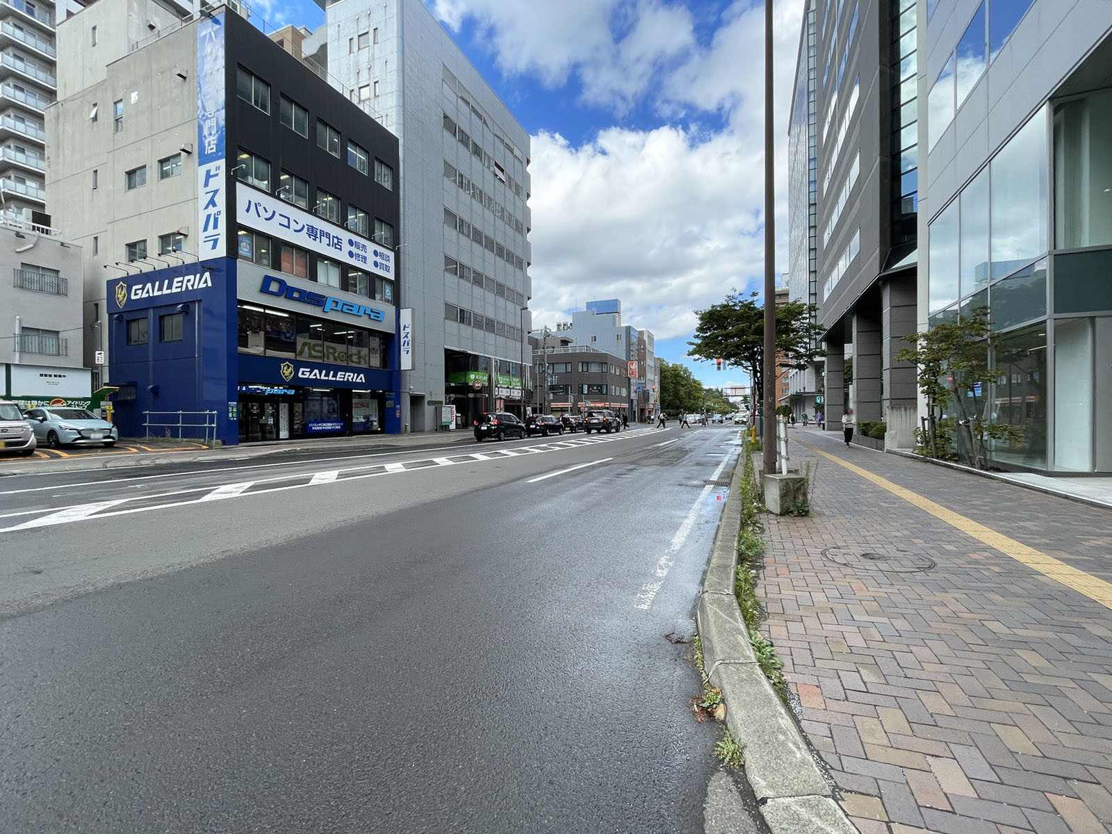 第5北海道通信ビル全面の西5丁目樽川通り