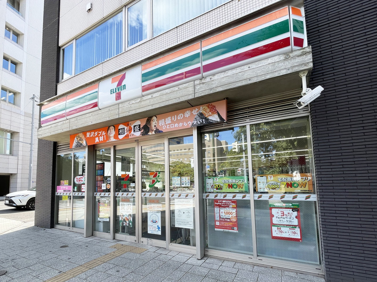 並びのセブン-イレブン 札幌大通西13丁目店