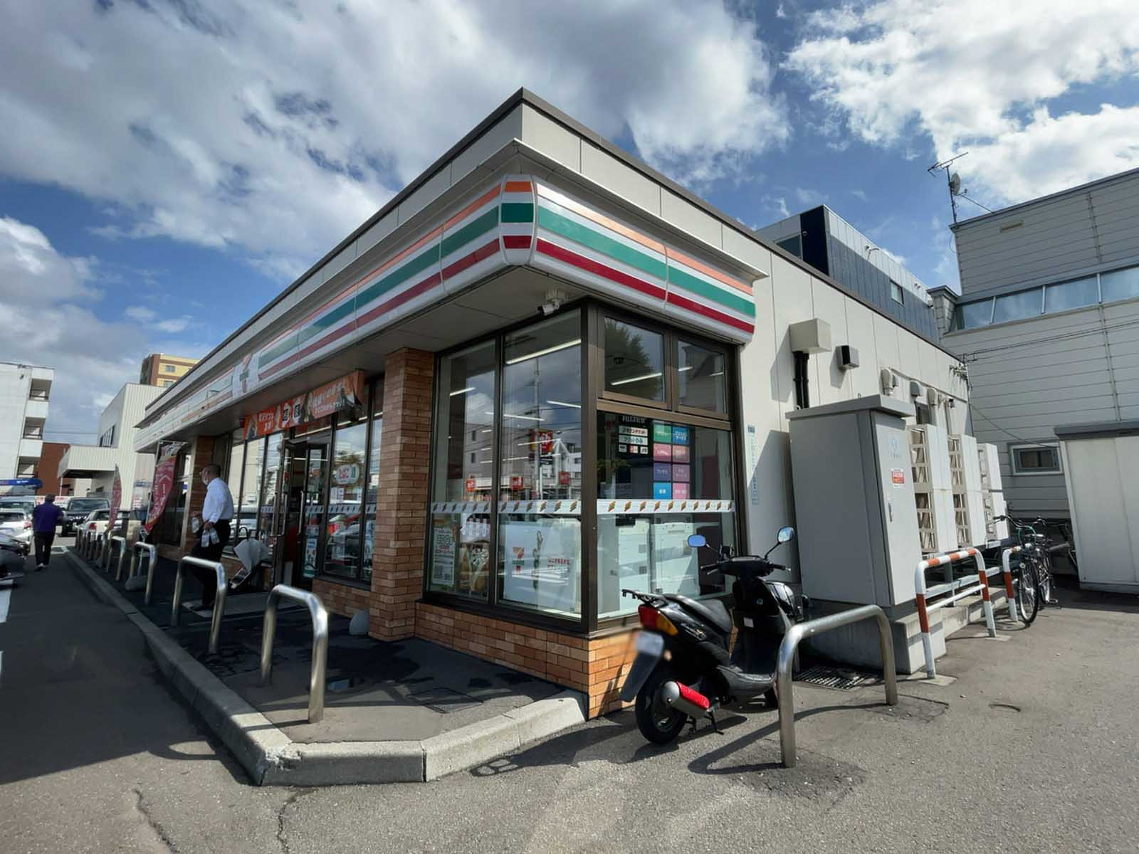 近くのセブン-イレブン 札幌北10条西20丁目店