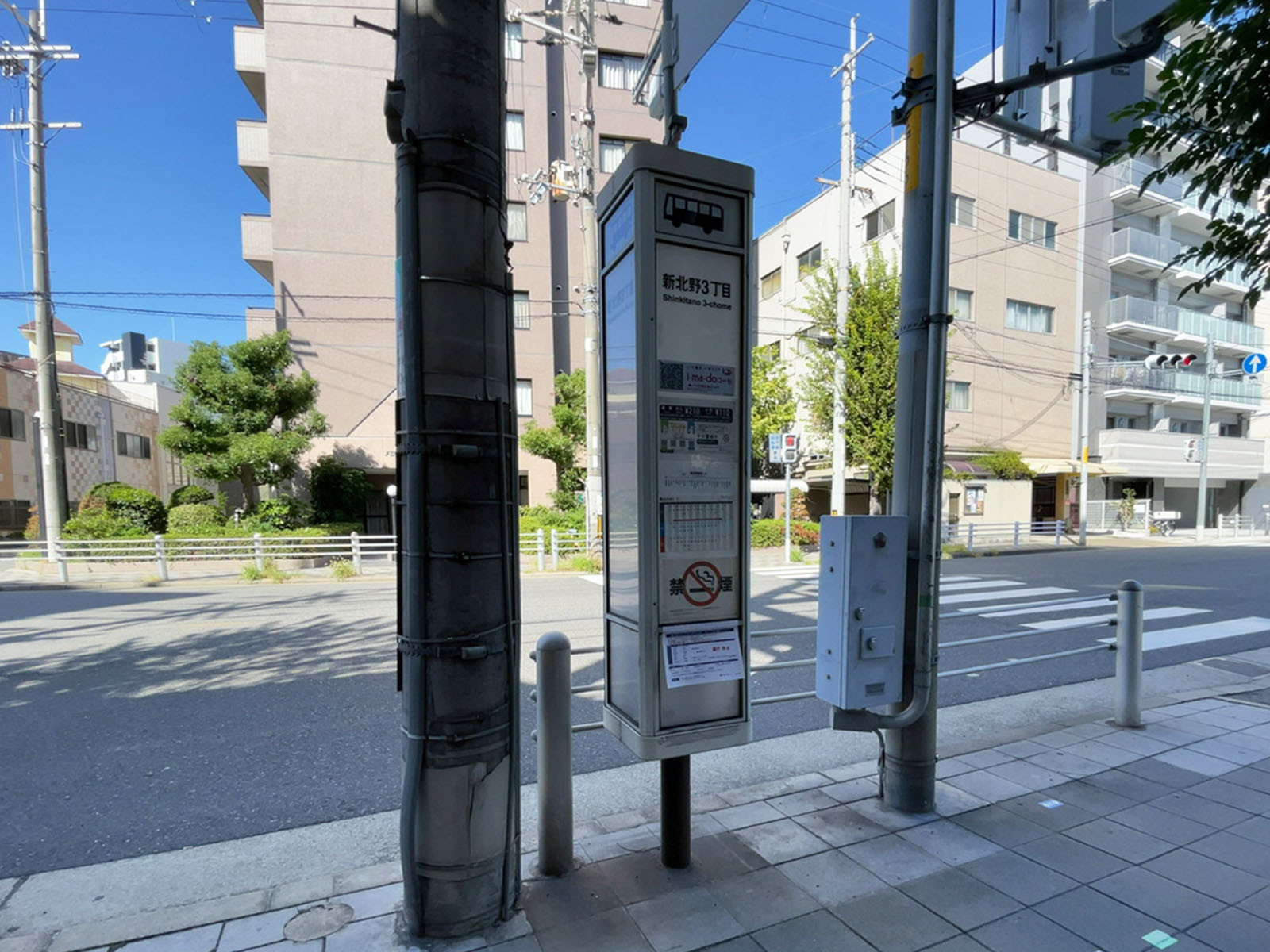 NCビル前のバス停「新北野3丁目」