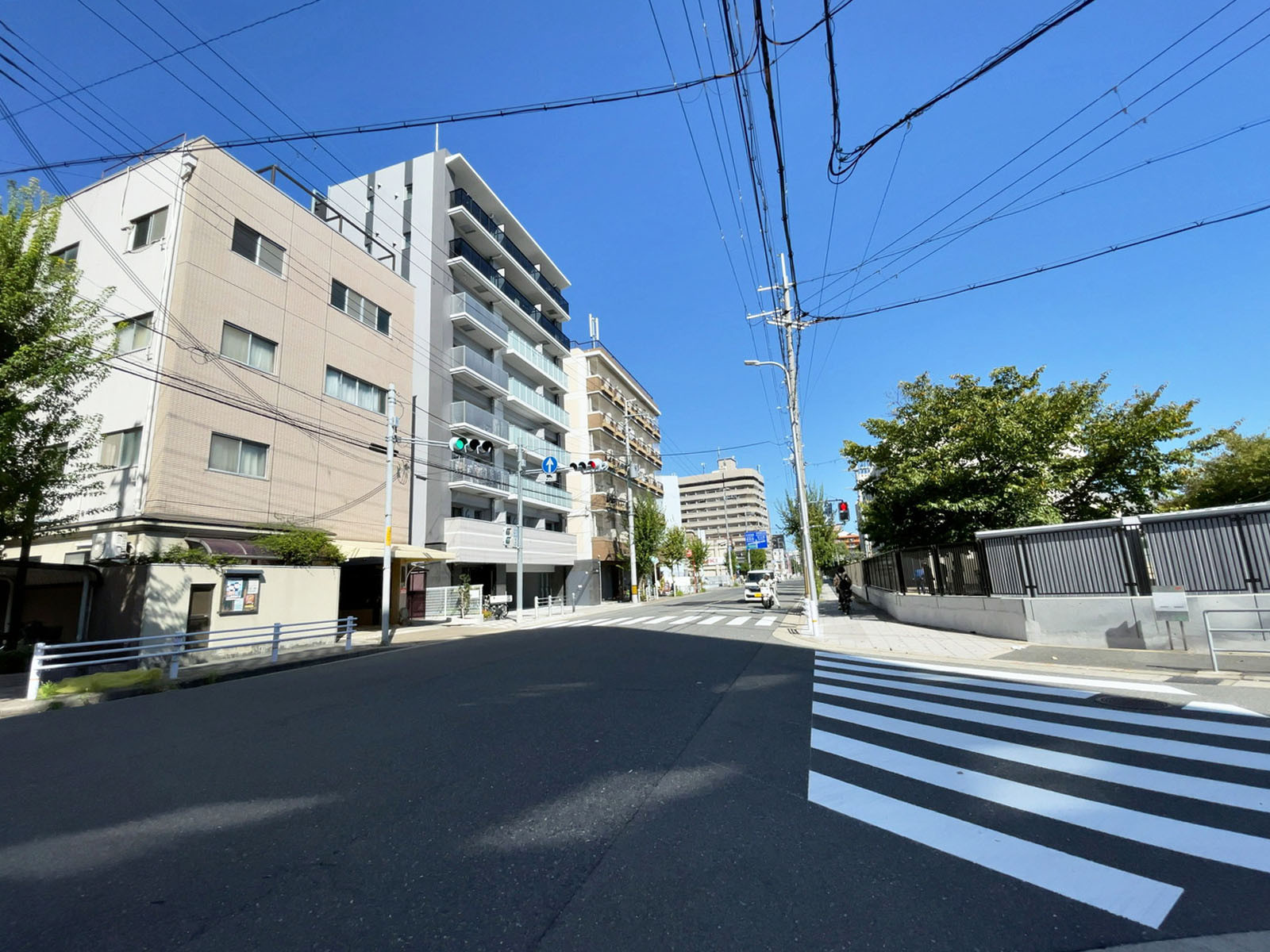 NCビル前面の通り