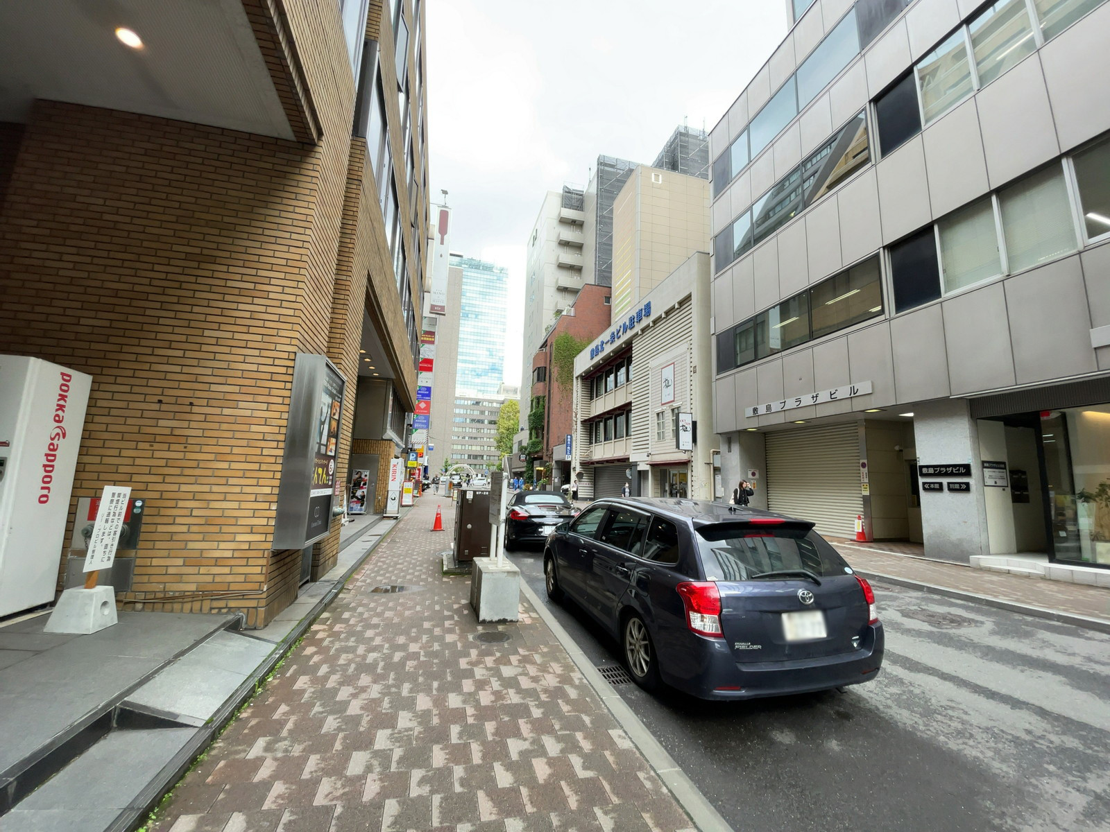 リープロビル前面の通り