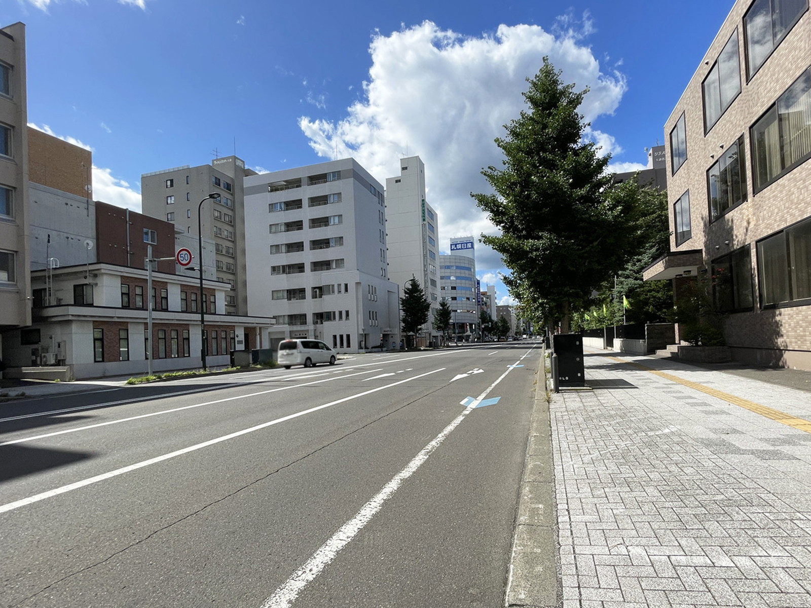 大通ハイチビル前面の通り