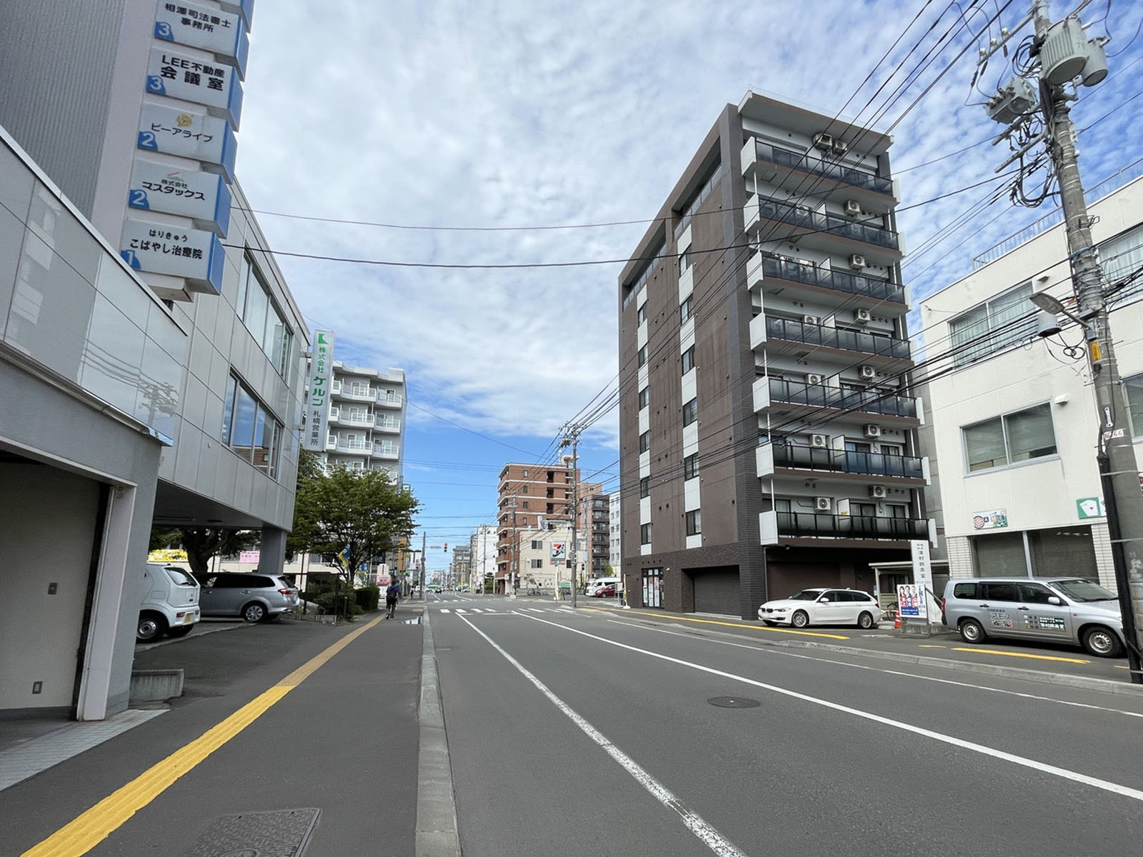 LEE北16条ビル前面の西４丁目通り