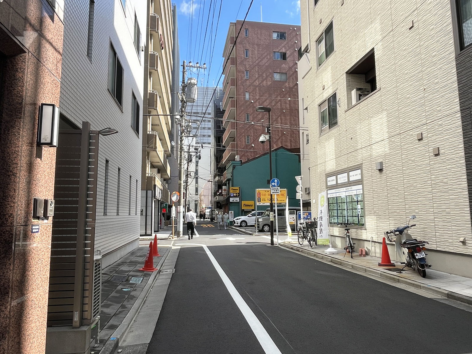 カーサビアンカ前面の通り
