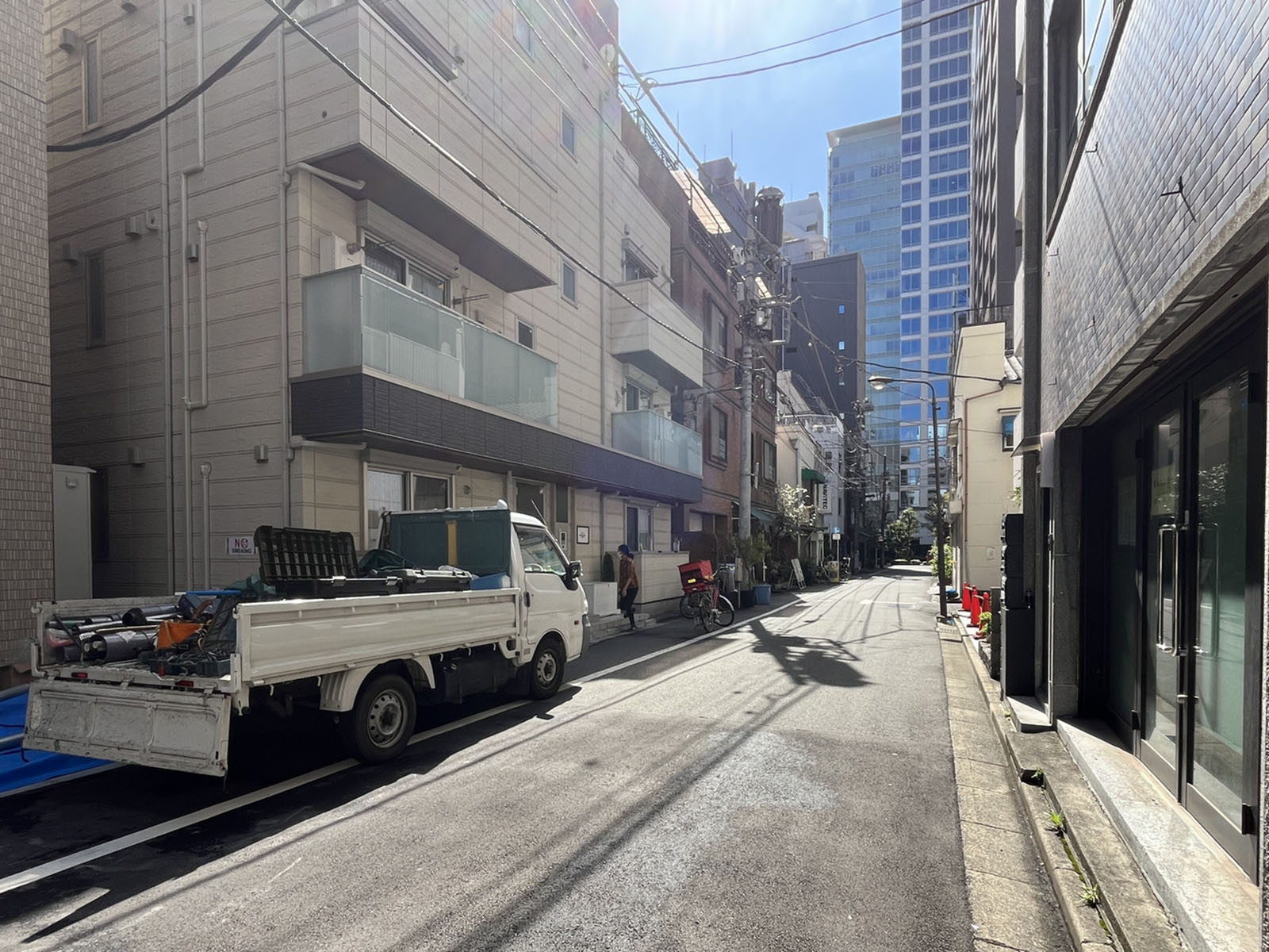日浦ビル前面の通り