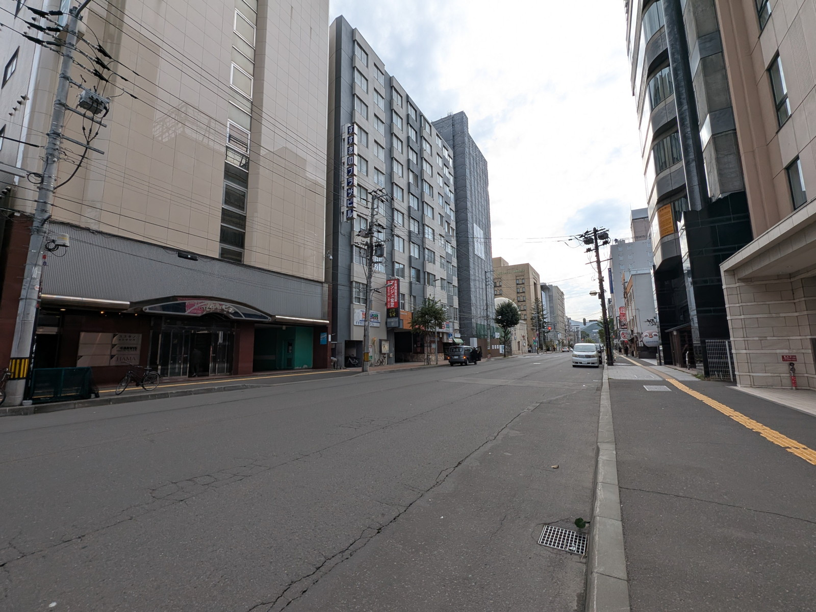 札幌74Lビル前面の通り