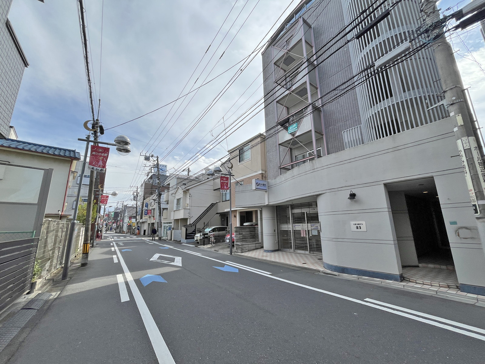 アマデウス21前面の南長崎通り