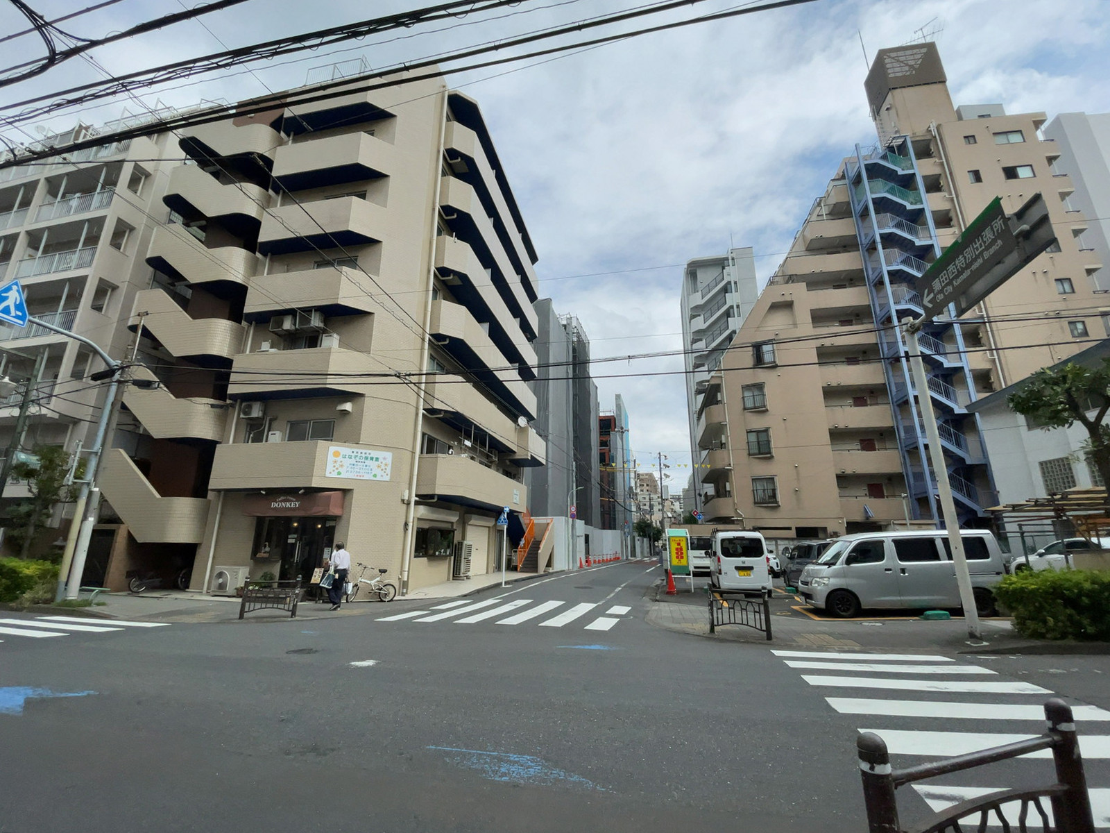 第七醍醐ビル前面の通り