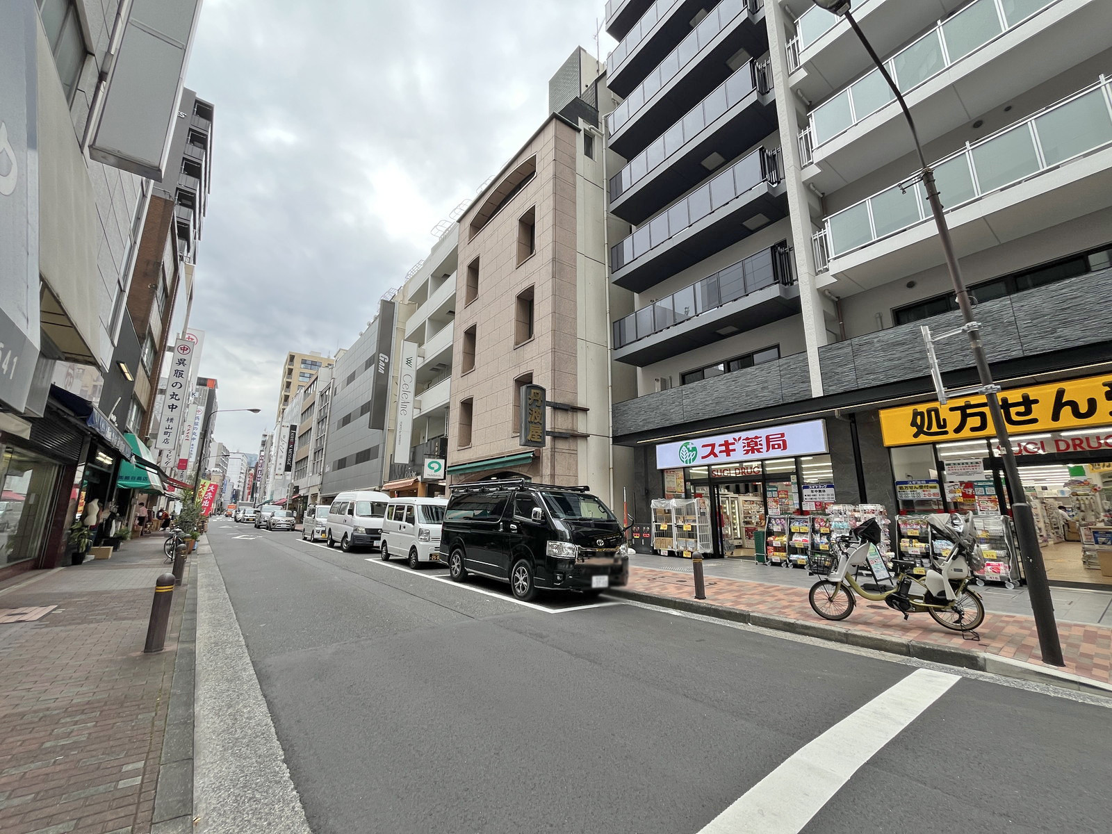 日本橋横山町店舗・事務所前面の横山町大通り