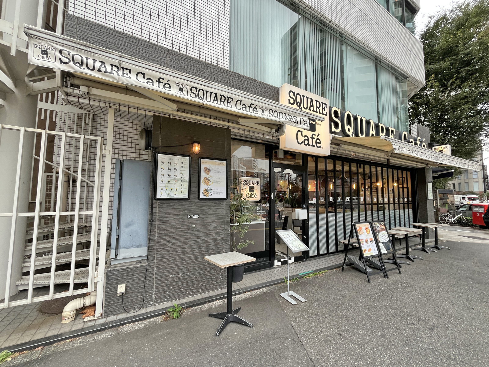徒歩2分のカフェ SQUARE Cafe 東日本橋 本店