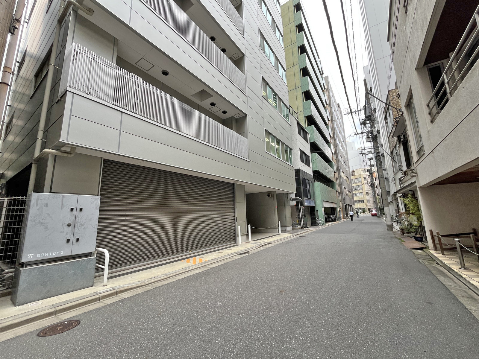 東京プラスチック会館ビル前面通り