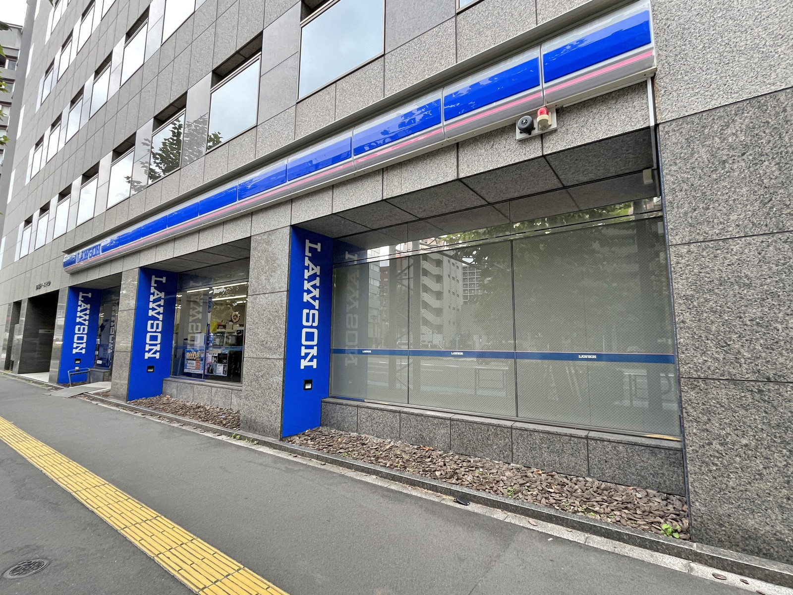 徒歩1分のローソン 東日本橋京葉道路店