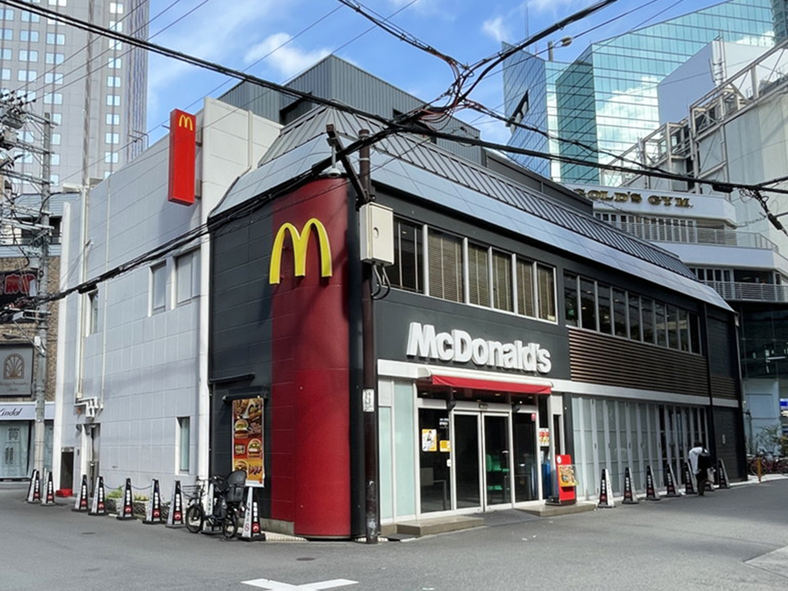 至近のマクドナルド 梅田茶屋町店