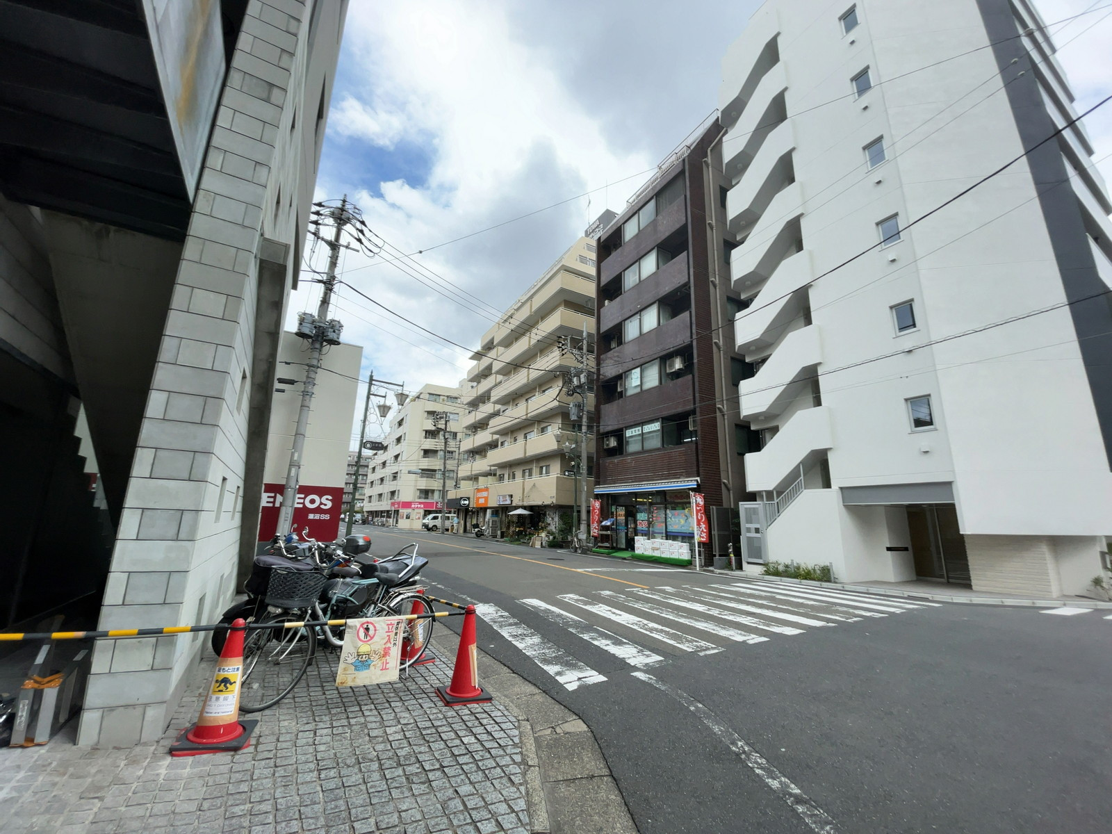 フォルティーノ前面の通り