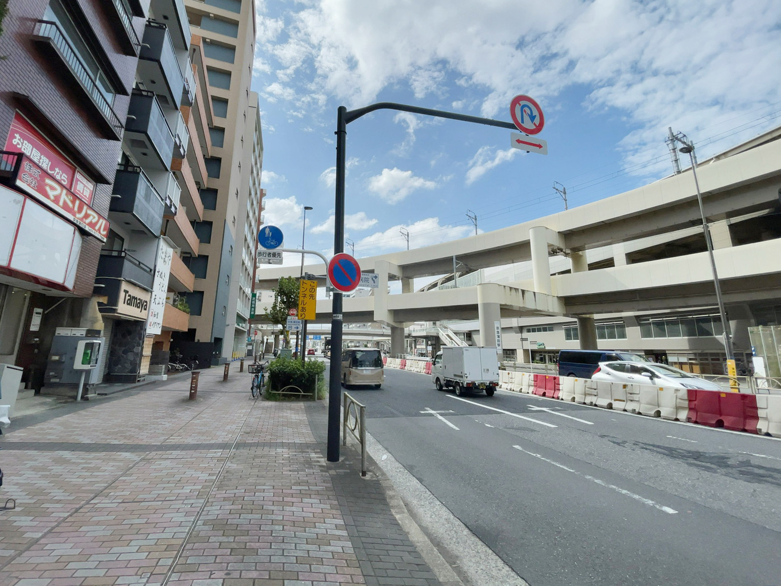 ビル前の第一京浜