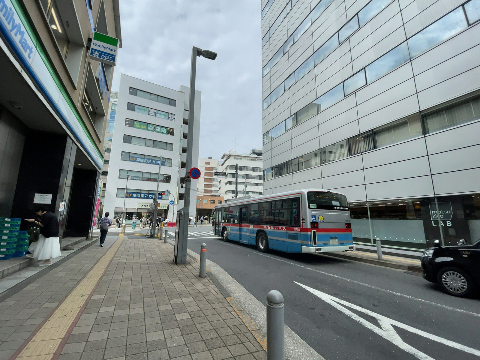 第一美須ビル前面の通り