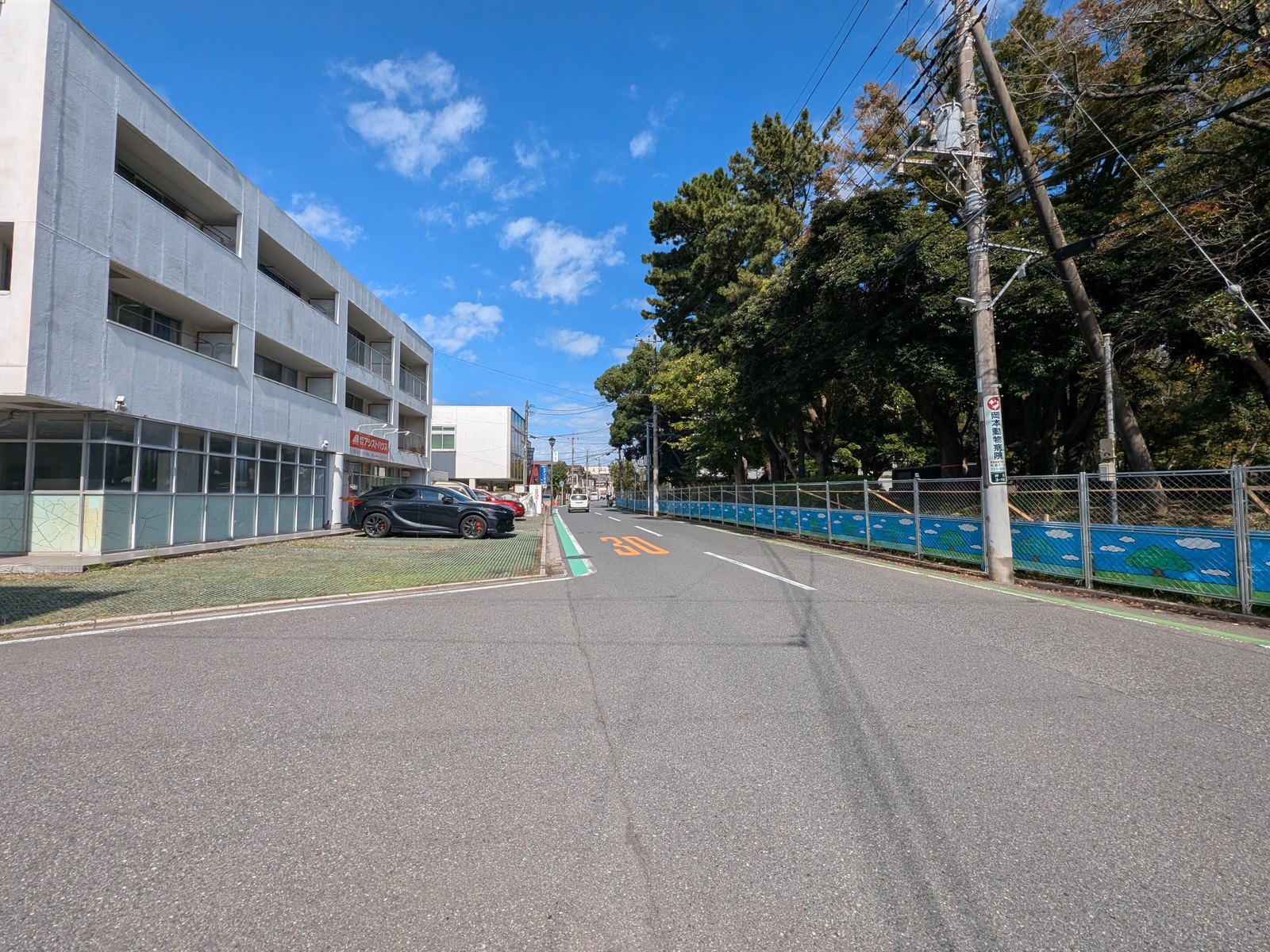 藤建ビル前面の通り