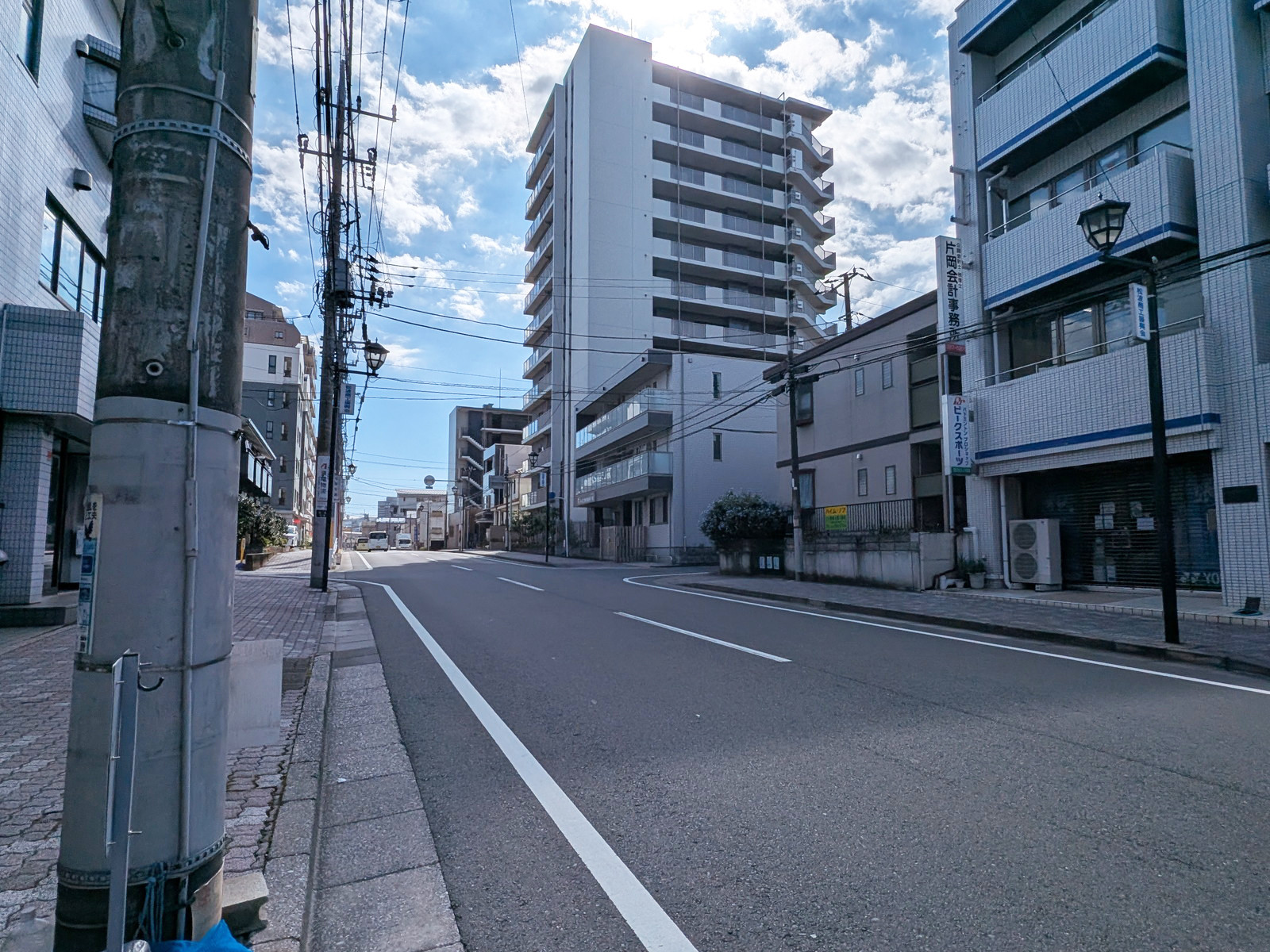 OXFOX西千葉前面の松波本通り