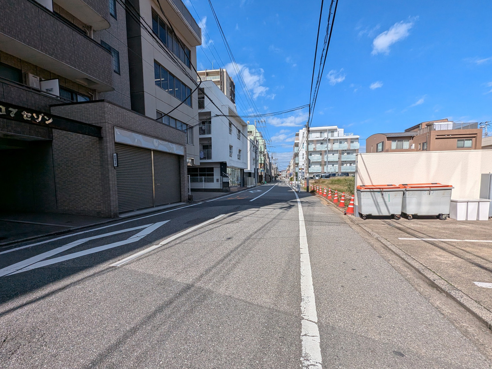 石橋弁天ビル前面の通り