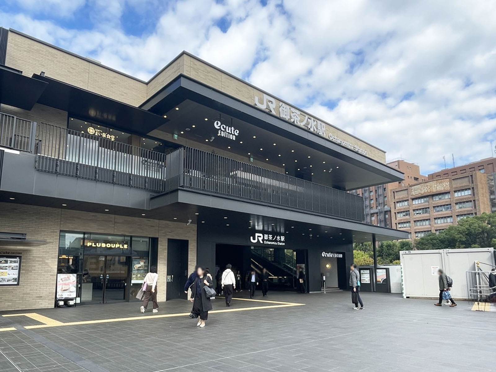 最寄りの「御茶ノ水駅」