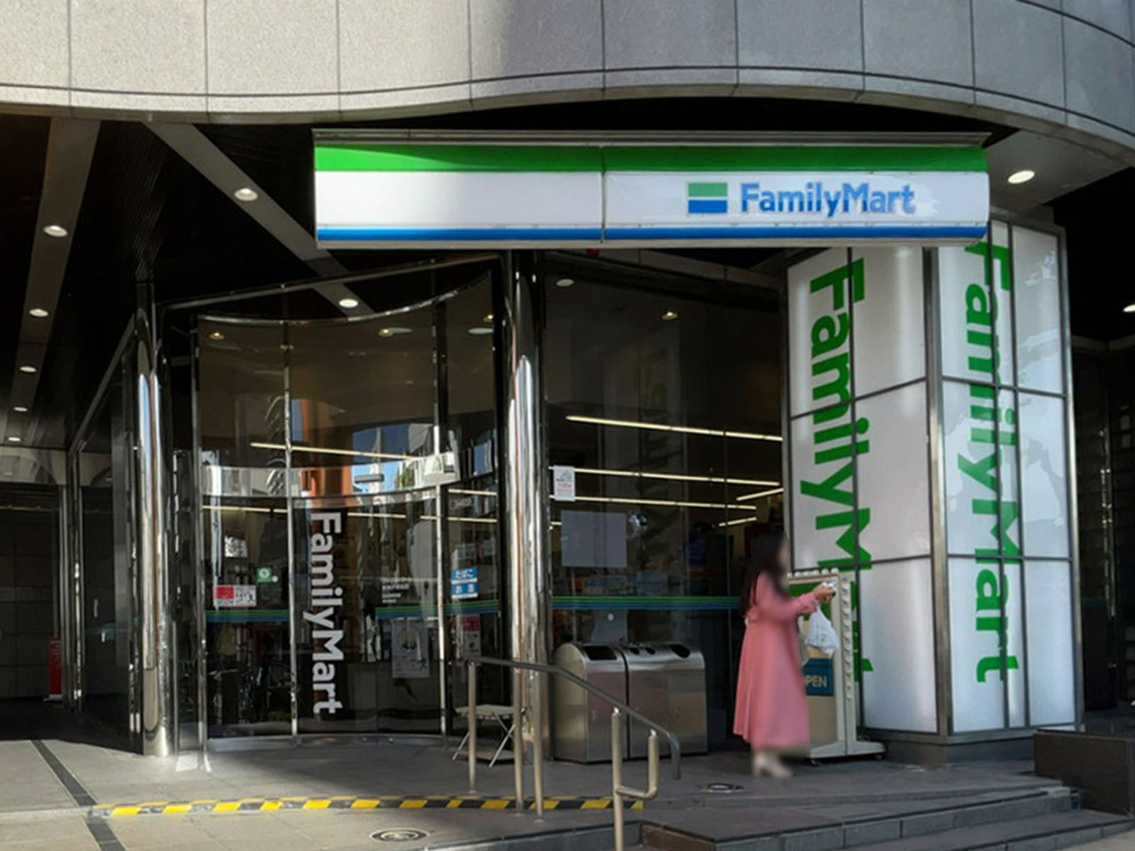 近くのファミリーマート 新神戸駅前店