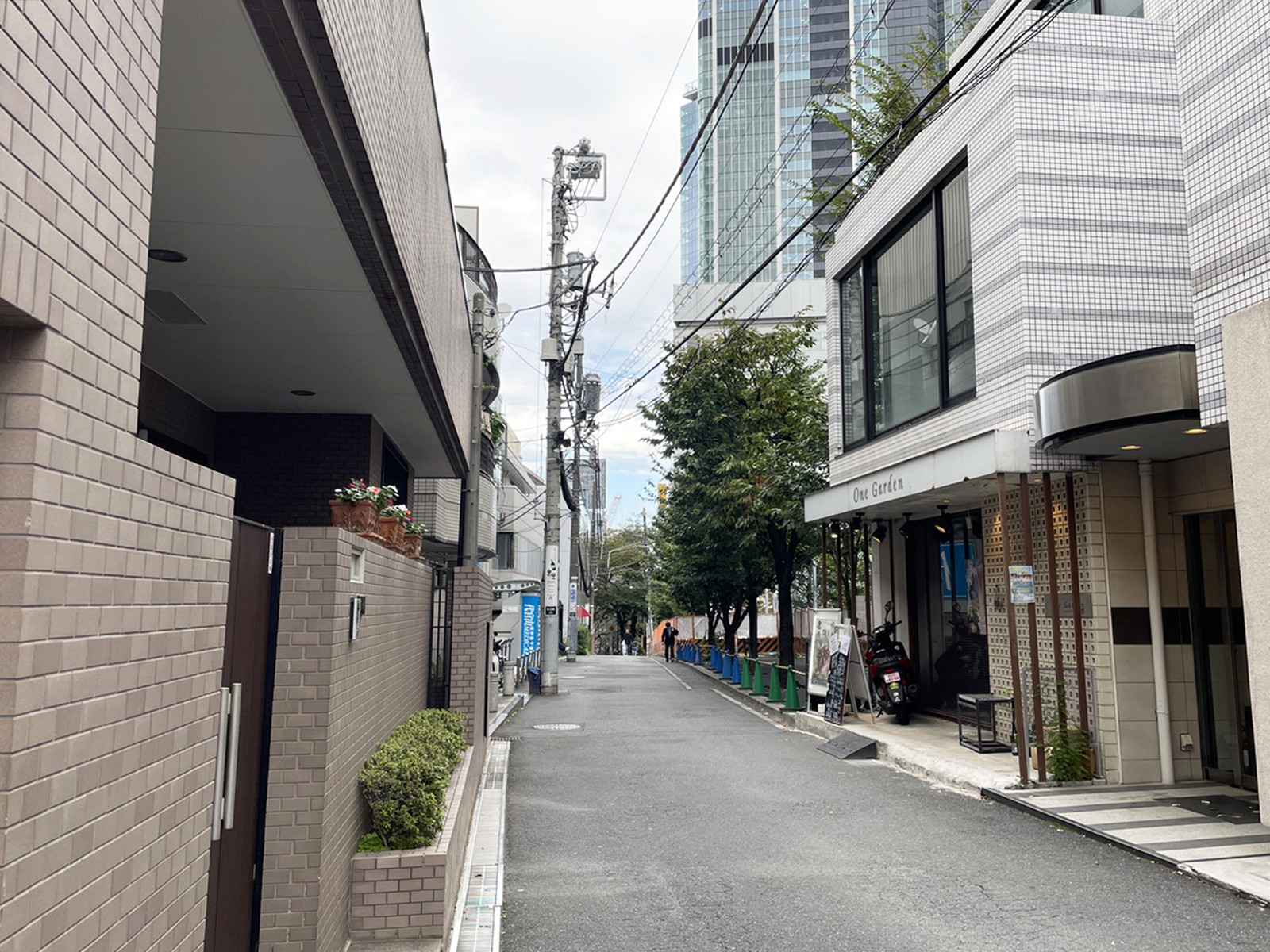 Le quartier桜丘前面の通り