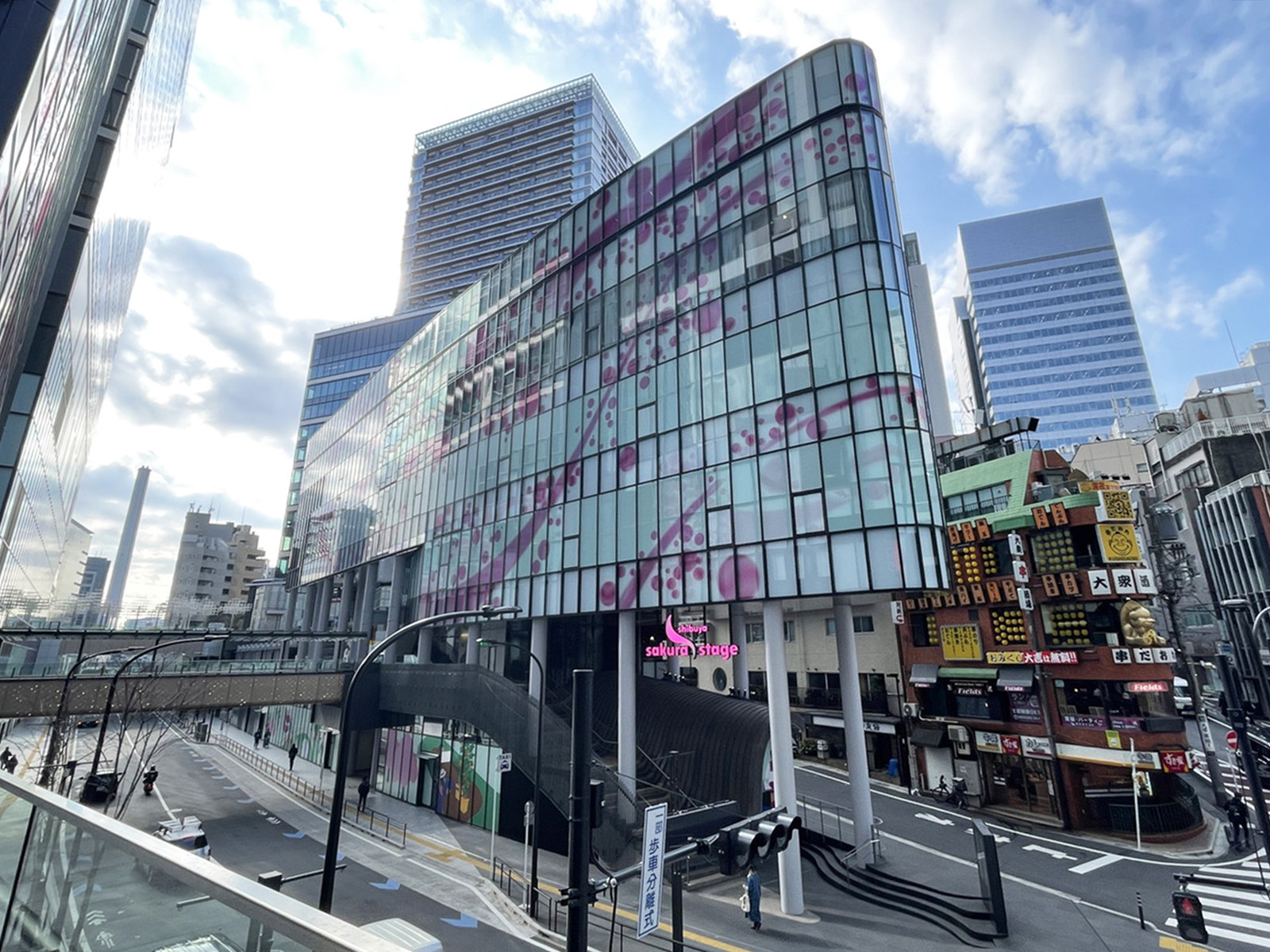 付近の渋谷サクラステージ