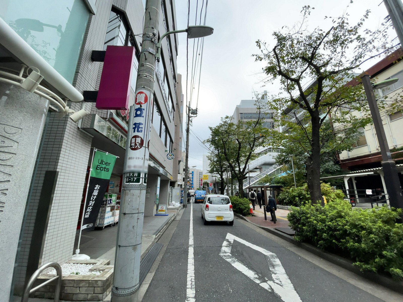 パークウインビル前面の通り