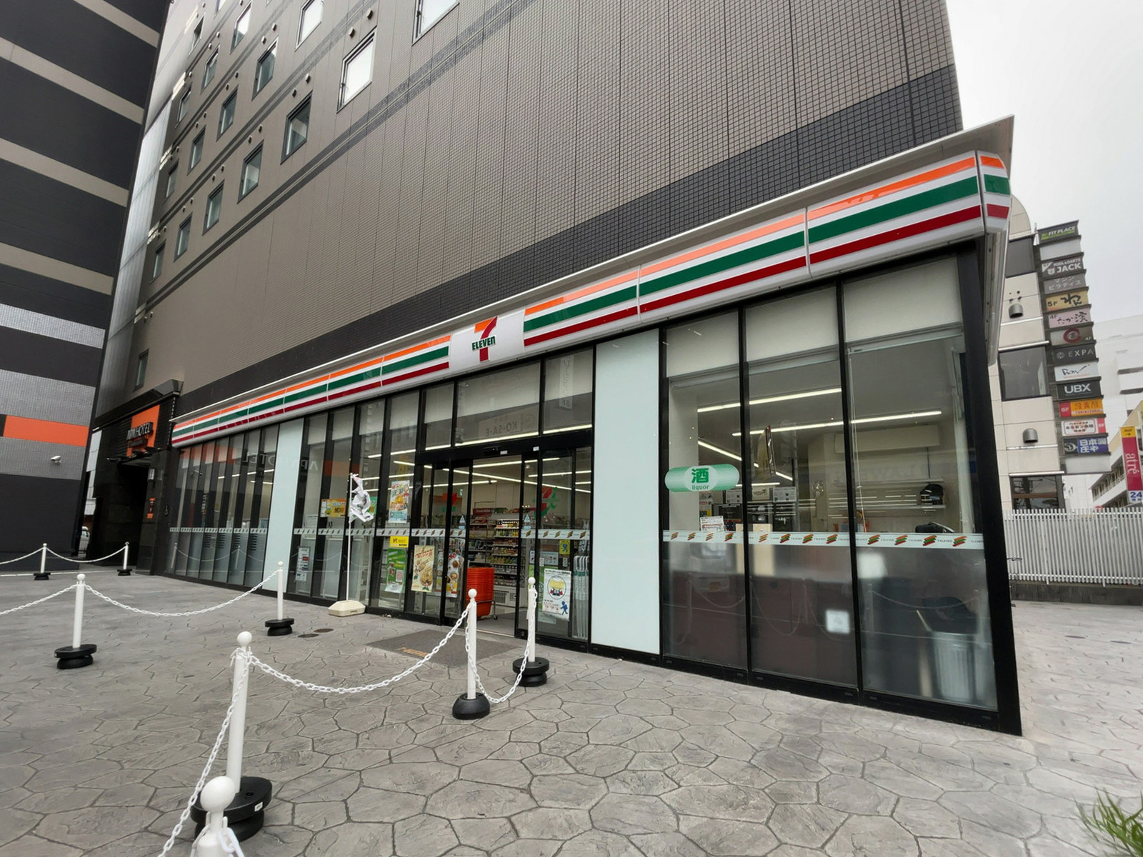 近くのセブン-イレブン 大森駅北口店
