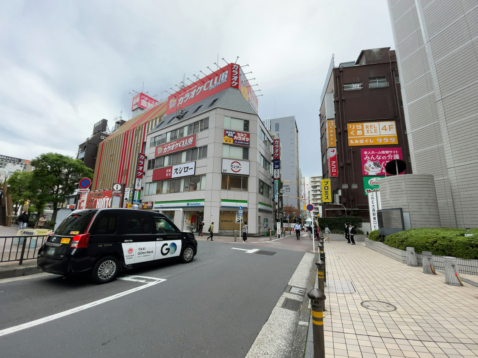 JRE大森駅東口ビル前面の通り