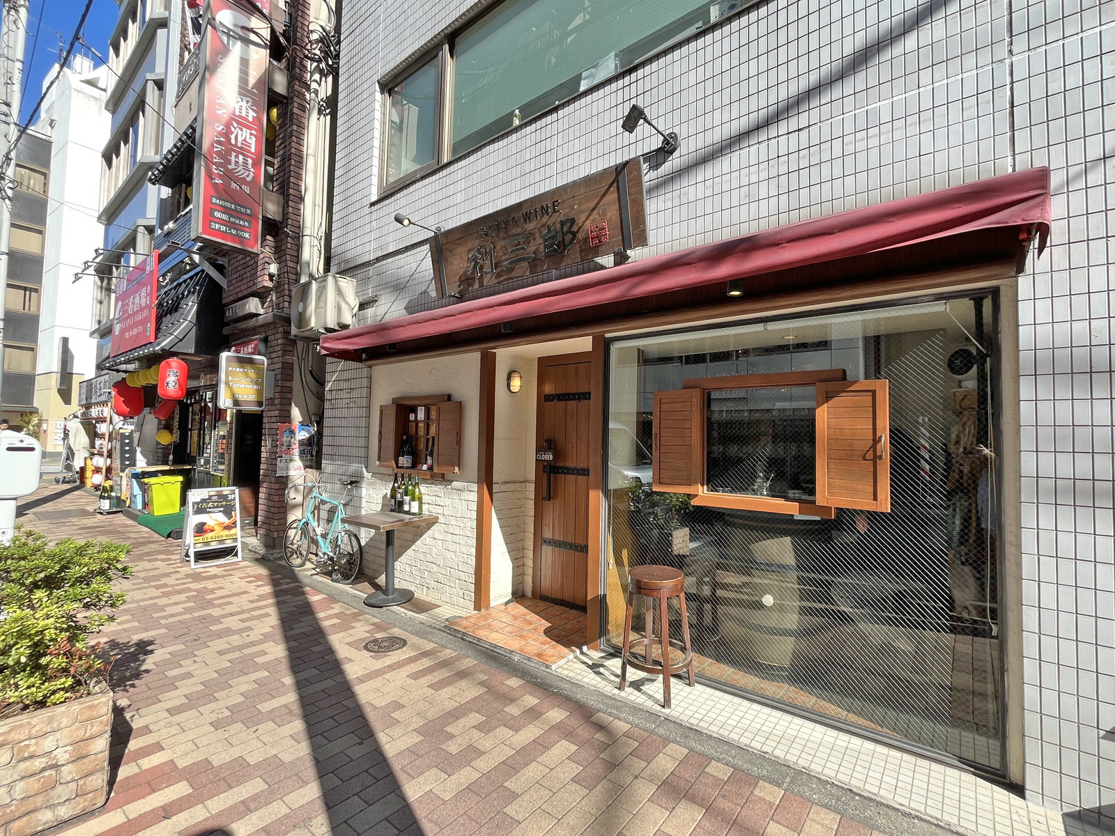 付近には飲食店が充実
