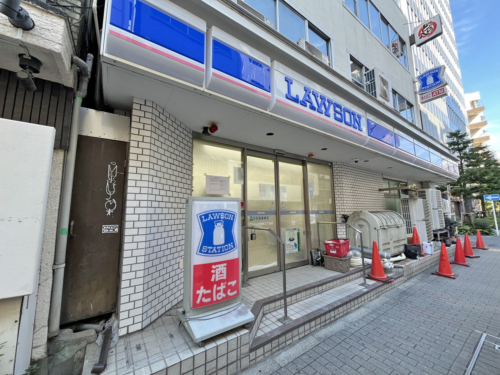 徒歩2分のローソン 内神田三丁目店