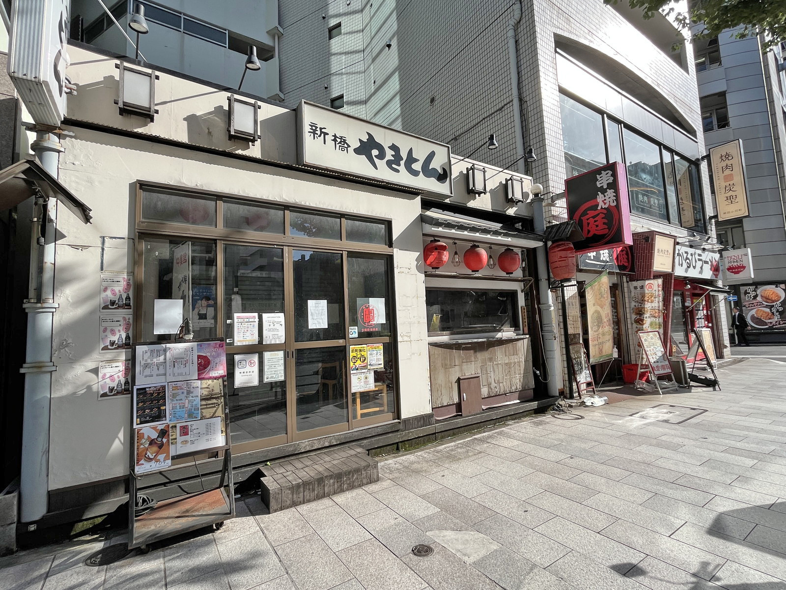 付近には飲食店が充実