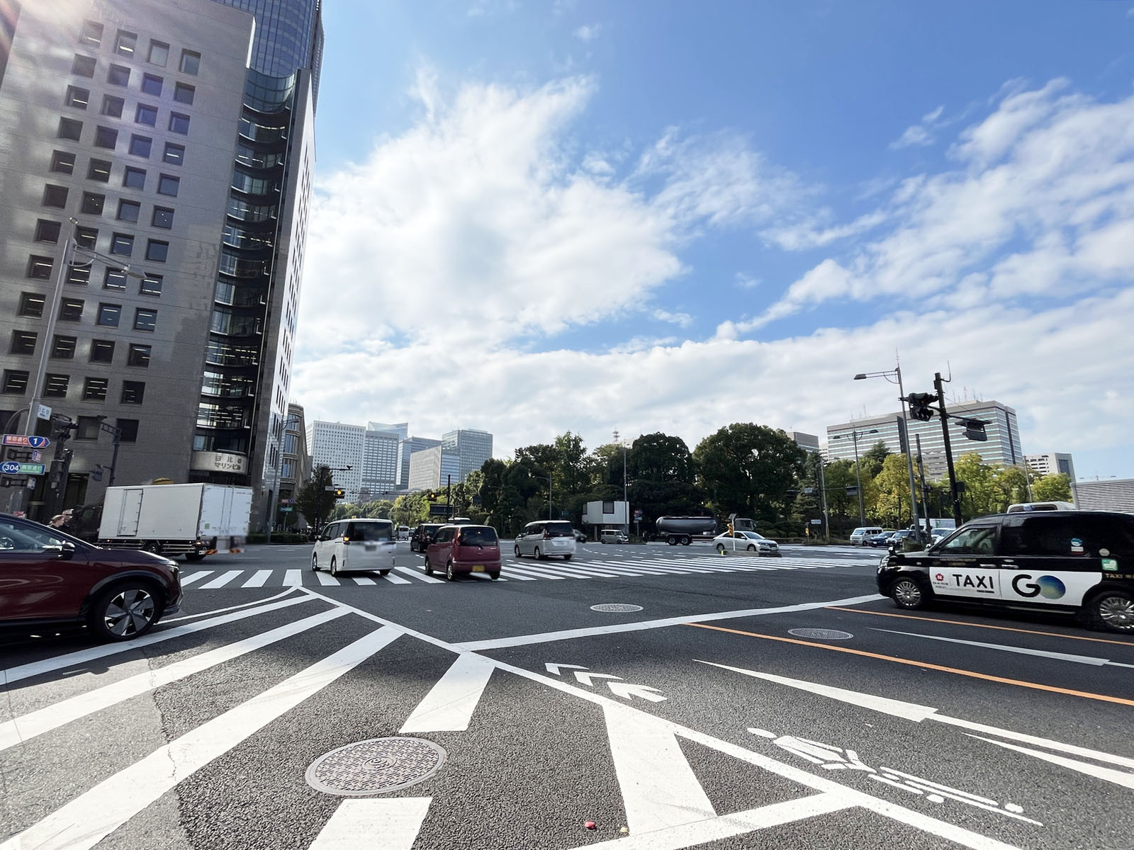 日比谷サンケイビル前面の日比谷通り
