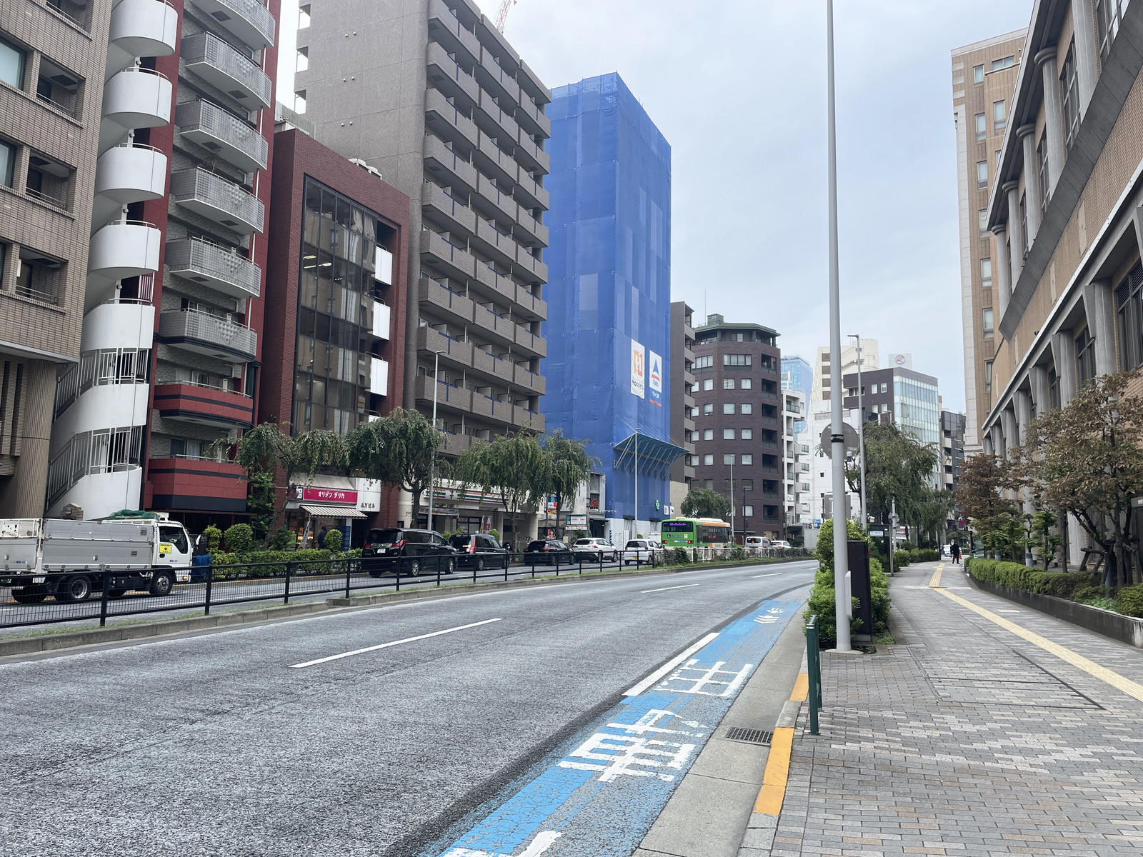 A-PLACE恵比寿東前面の明治通り