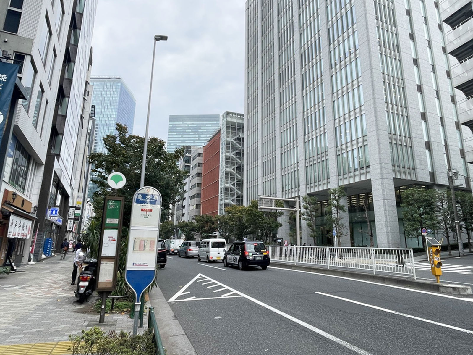 アロス渋谷ビル前面の明治通り