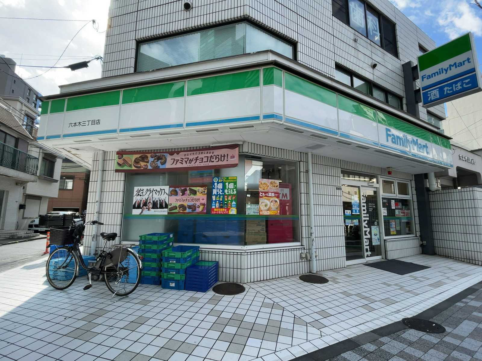 徒歩3分のファミリーマート 六本木三丁目店