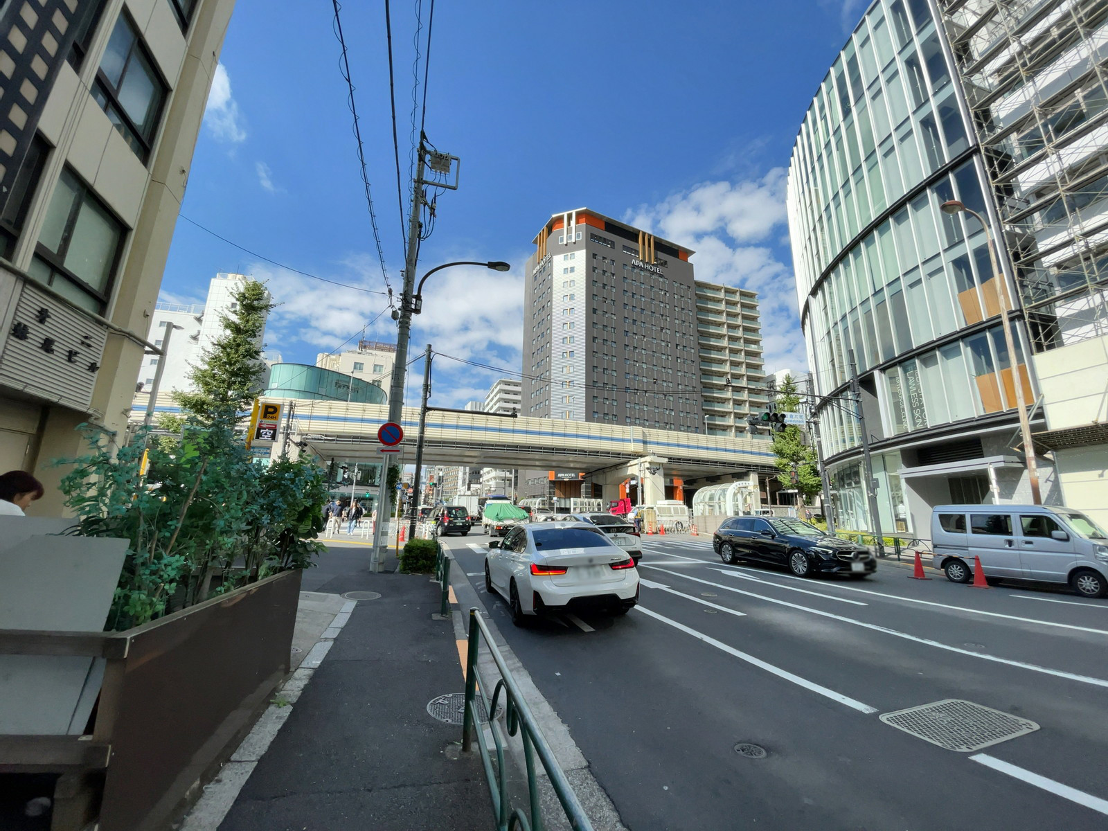 麻布台日ノ樹ビル前面の外苑東通り