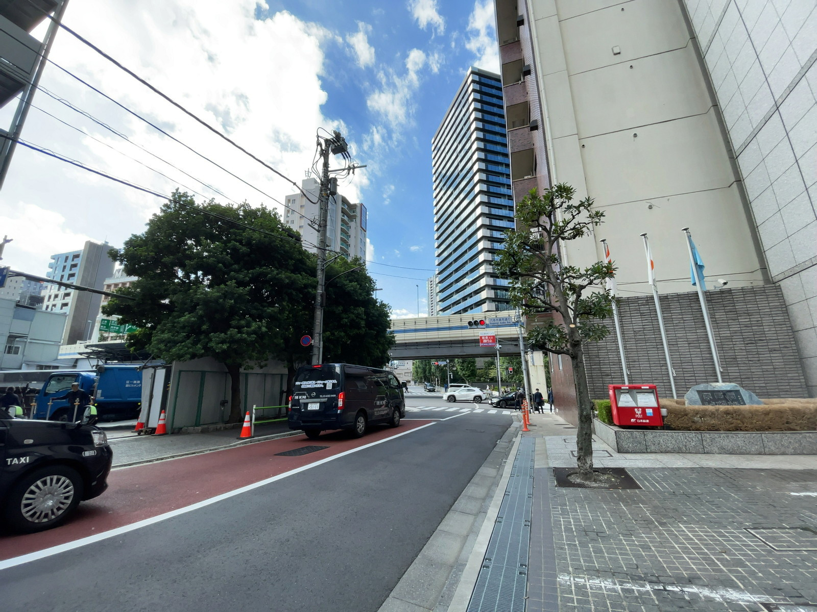 全特六本木ビル WEST棟前面の通り