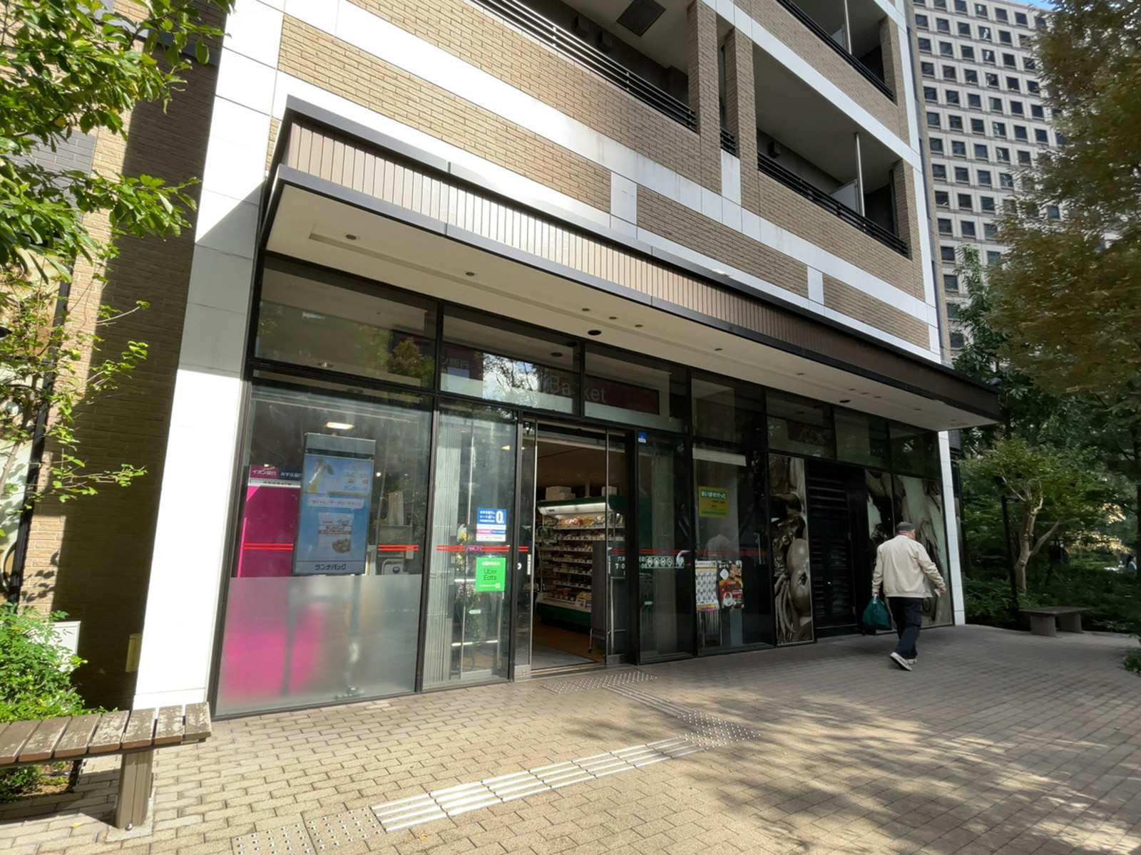 徒歩1分のまいばすけっと 六本木1丁目