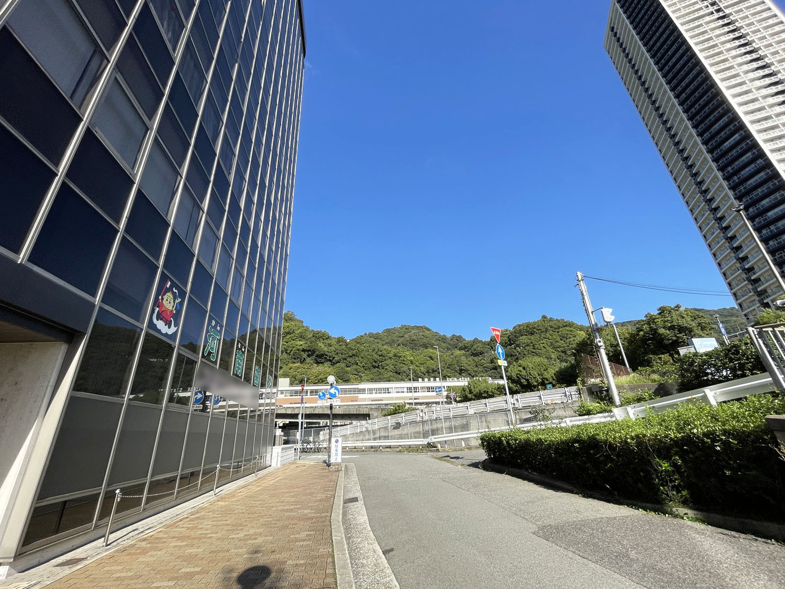 新神戸ビルディング前面の通り