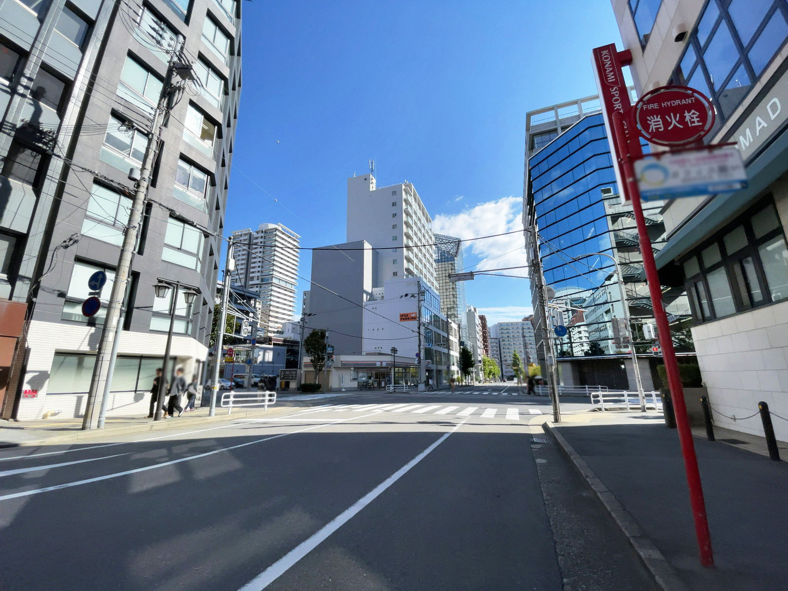 富永ビル前面の通り