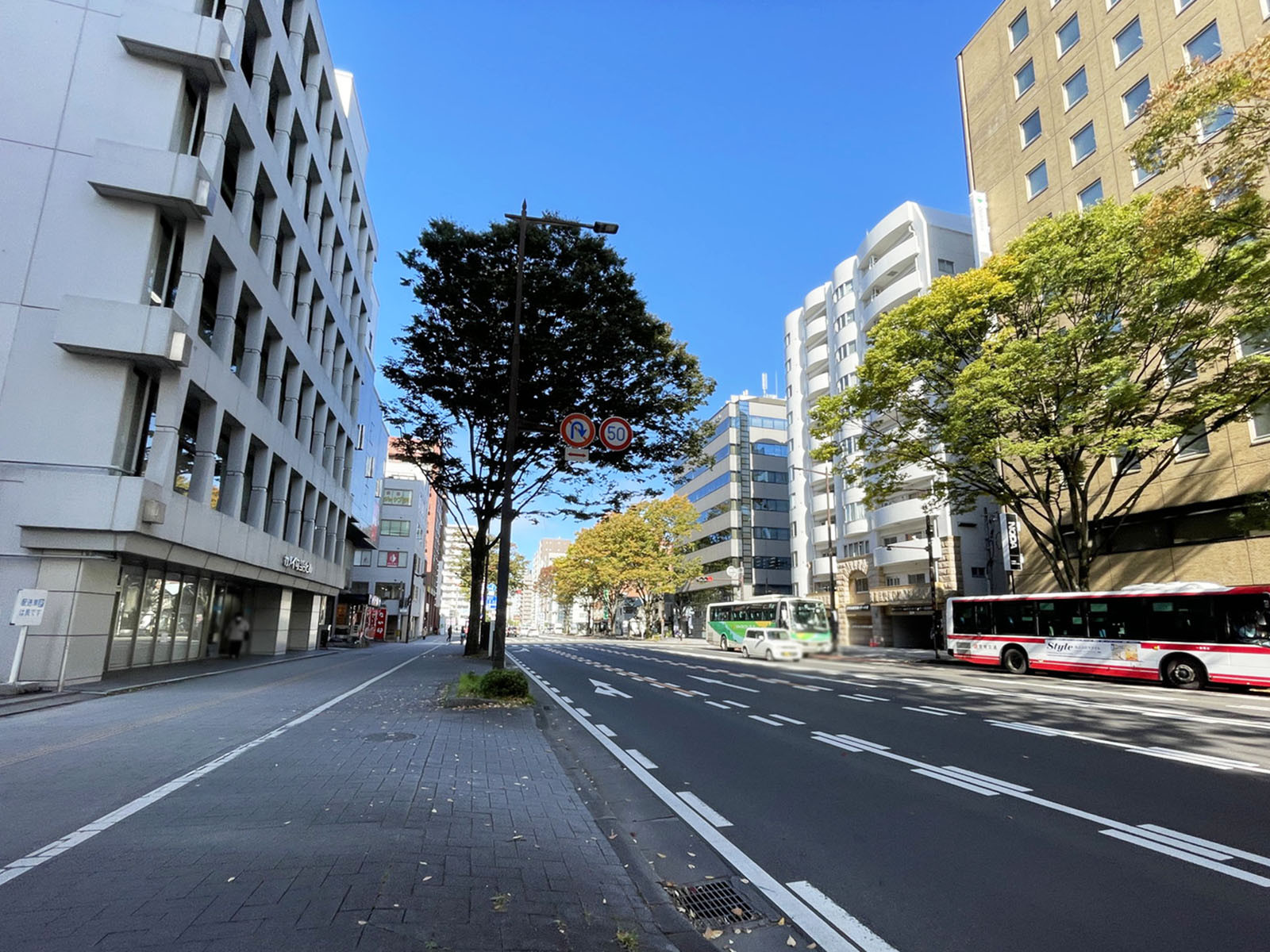 日本生命仙台勾当台西ビル前面の通り