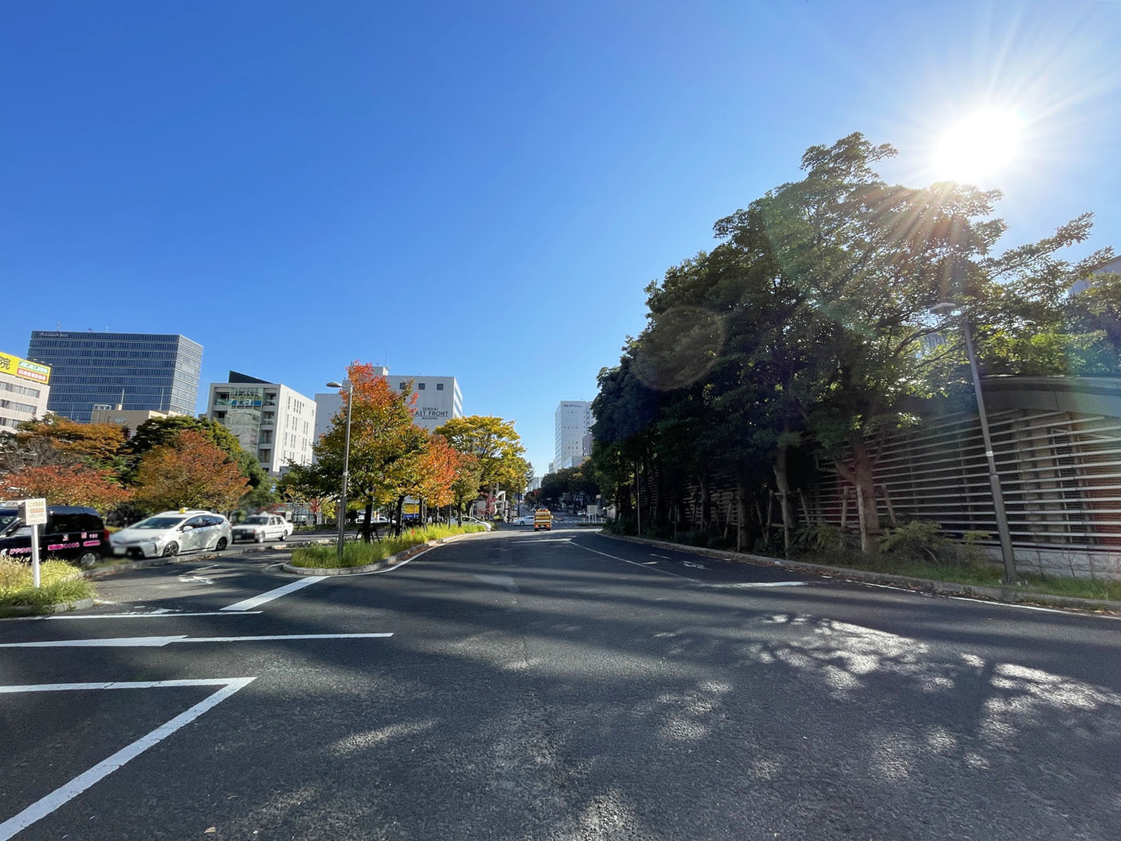 JR仙台イーストゲートビル前面の通り
