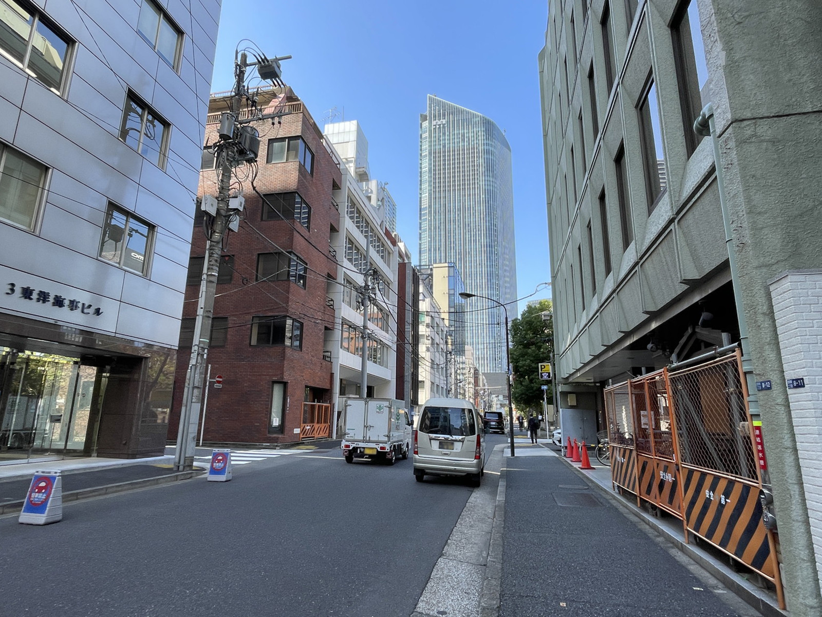 7東洋海事ビル前面の通り
