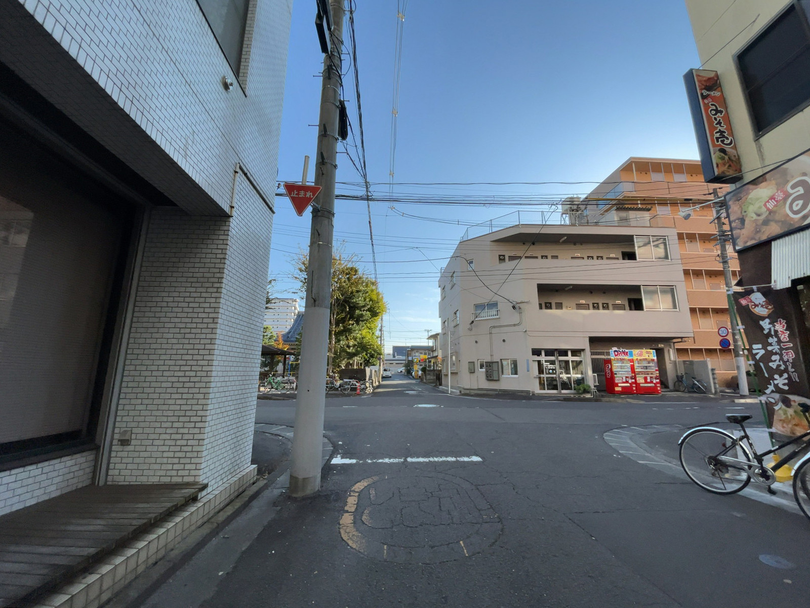 いがらしビル前面の通り